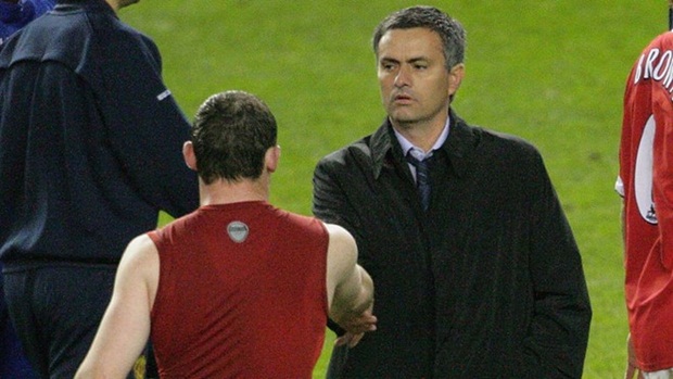 Từ mùa sau, người thầy của Rooney sẽ là Mourinho. Hai người này ngưỡng mộ nhau từ lâu và Mourinho từng rất nhiều lần muốn đưa Rooney về đội của ông. Họ từng suýt đến với nhau vào các năm 2010 và 2013, nhưng khi đó Jose Mourinho không thể thuyết phục MU nhả Rooney cho Real Madrid và Chelsea. Rooney trong cương vị thủ quân đội tuyển Anh từng bầu cho Mourinho là HLV xuất sắc nhất thế giới trong cuộc bình chọn của FIFA, khi chỉ có 5% trong tổng số lá phiếu cũng tán đồng ý kiến của Rooney.