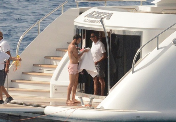 Anh tranh thủ thời gian rảnh rỗi đưa gia đình đi du lịch trước khi hội quân ở Chelsea. Ảnh: Internet.