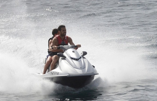 Fabregas cũng là ông bố nổi tiếng chiều con. Ảnh: Internet.