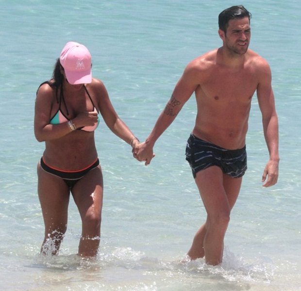 Tình cảm giữa Fabregas và người đẹp Semann ngày càng thắm thiết dù tiền vệ Chelsea kém bạn gái tới 13 tuổi. Ảnh: Internet.