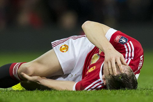 Chấn thương là nguyên nhân khiến Schweinsteiger mất vị trí ở M.U. Ảnh: Internet.