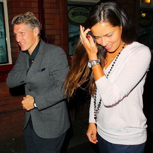 Cả Schweinsteiger lẫn cô vợ xinh đẹp Ana Ivanovic đều sa sút phong độ. Ảnh: Internet.