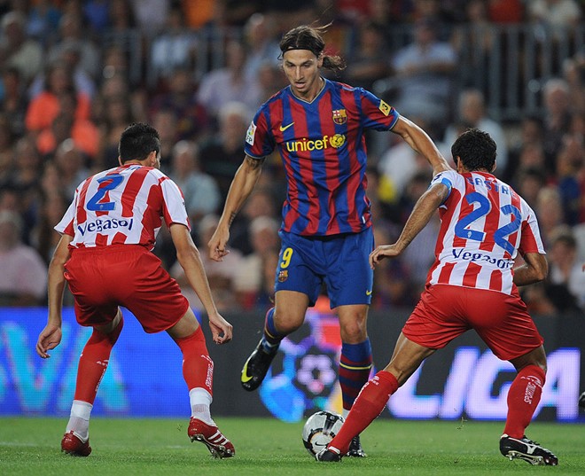 4 năm sau, Ibrahimovic lại tỏa sáng trong lần ra mắt Barcelona tại vòng 1 La Liga mùa 2009-2010, anh ghi bàn trong chiến thắng 3-0 của đội nhà trước Sporting Gijon. Ảnh: Internet.