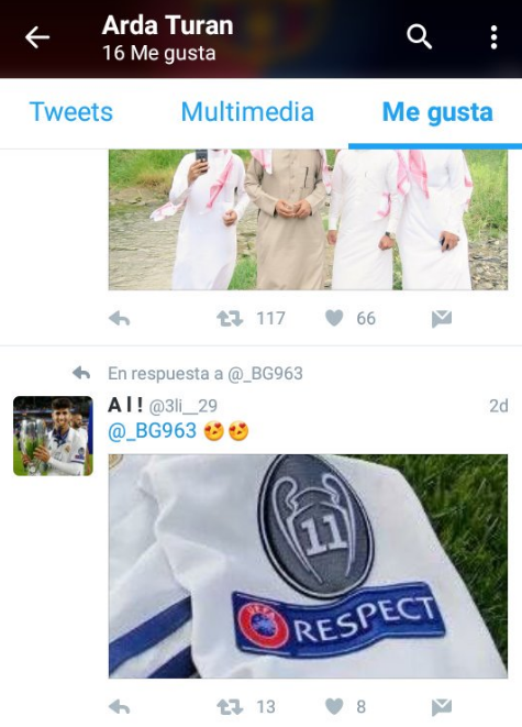 Arda Turan khốn đốn chỉ vì nút like. Ảnh: Internet.