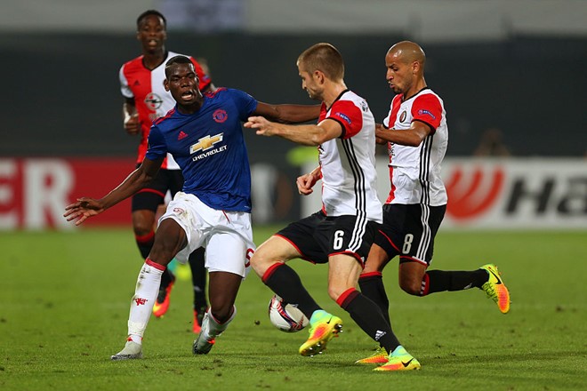 Pogba thích rê dắt bóng qua nhiều cầu thủ. Ảnh: Internet.