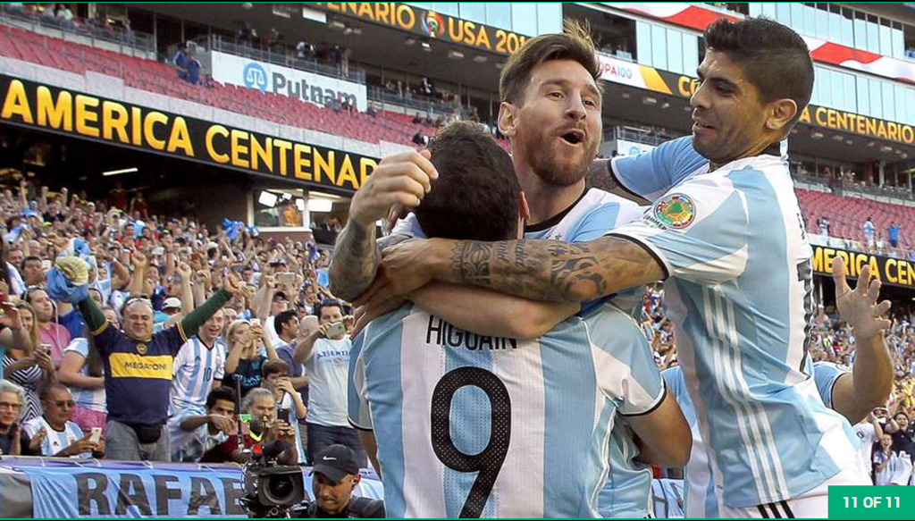 Argentina 2014 - 2016 (Lionel Messi, Paulo Dybala, Gonzalo Higuain, Mauro Icardi, Sergio Aguero, Carlos Tevez, Ezequiel Lavezzi): Hàng tiền đạo siêu khủng của Argentina thất bại liên tiếp trong 3 trận chung kết là điều vô cùng đáng tiếc. Albiceleste hiện tại và tập thể các tiền bối của họ năm 1998 có lẽ đạt sức mạnh tương đương nhau. Ảnh: Internet.
