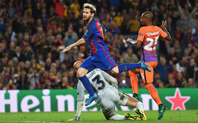 Lần đầu tiên Messi ghi bàn vào lưới 2 thủ môn khác nhau trong 1 trận đấu với Barca. Ảnh: Internet.