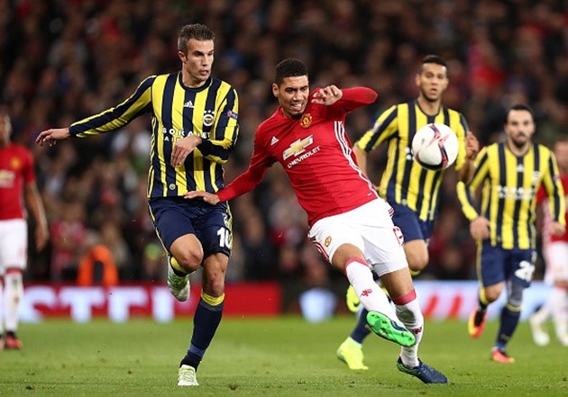 Trung vệ Chris Smalling (7 điểm): Vô hiệu hóa Van Persie trong suốt 45 phút đầu tiên. Ngôi sao người Anh được rút ra nghỉ ở đầu hiệp hai để dưỡng sức cho trận đấu với Chelsea vào cuối tuần. Ảnh: Internet.
