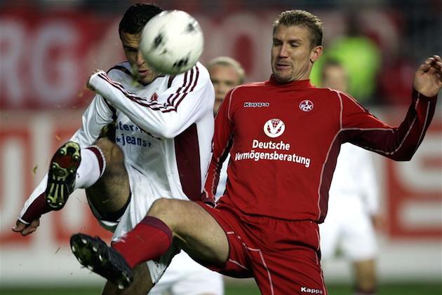 Marcelo Pletsch (áo đỏ) từng là trung vệ có tiếng ở Bundesliga. Ảnh: internet.