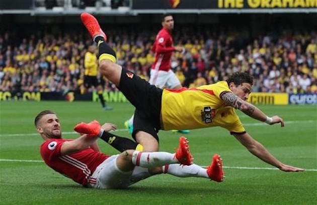 Tuy vậy, đồng đội biết Luke Shaw lúc đó bị chấn thương háng và phải nén đau thi đấu. Các ngôi sao Quỷ đỏ bị sốc trước cách ứng xử của Mourinho. Ảnh: Internet.
