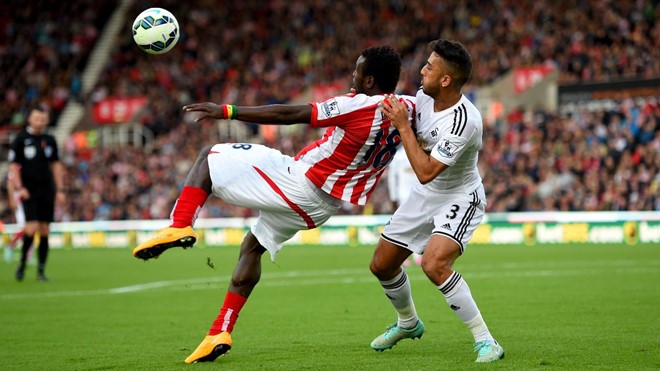 Stoke City vs Swansea City (3h ngày 1/11): Stoke chưa từng để thua Swansea tại đấu trường Premier League (thắng 3, hòa 2). Ảnh: Internet.
