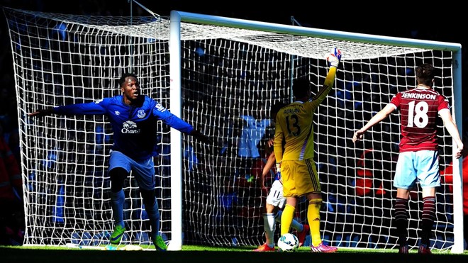 Everton vs West Ham (20h30 ngày 30/10): Romelu Lukaku đã ghi bàn trong cả 6 trận đấu gần nhất gặp West Ham. Trong lịch sử Premier League, chỉ có hai cầu thủ từng ghi bàn trong 7 trận liên tiếp trước cùng một đối thủ (Jimmy Floyd Hasselbaink trước West Ham và Robin van Persie trước Stoke City). Ảnh: Internet.