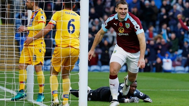 Burnley 3-2 Crystal Palace: Sam Vokes là chủ nhân của 2/3 bàn thắng nhanh nhất ở Premier League mùa này (giây thứ 78 trước Crystal Palace và giây thứ 97 trước Liverpool). Pedro là người ghi bàn thắng nhanh nhất tính tới thời điểm hiện tại (giây thứ 30 trước Manchester United). Ảnh: Internet.