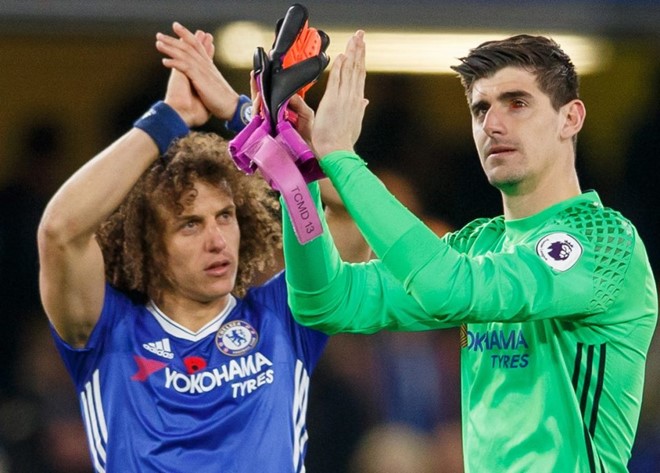 Báo chí Anh cho biết Courtois gặp tổn thương mắt trong trận Chelsea hạ Everton 5-0 cuối tuần qua. Ảnh: Internet.