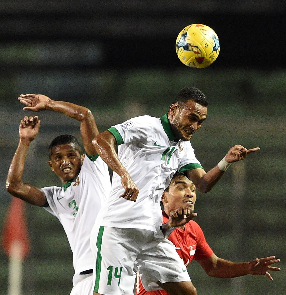 Rizky Pora (số 14): Đây là cầu thủ ghi bàn gỡ hòa 1-1 cho đội tuyển Indonesia ở lượt trận cuối bảng A gặp Singapore. Anh luôn thi đấu nổi bật ở hàng tiền vệ của đội tuyển xứ sở vạn đảo. Ảnh: Getty Images.