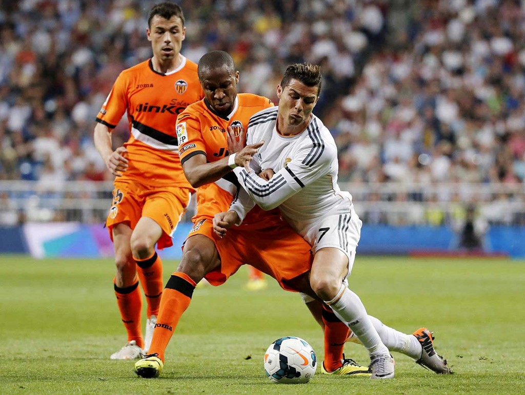 Bàn thắng sớm nhất tại La Liga: Sẽ rất khó để Ronaldo hoặc Messi có thể xô đổ kỷ lục pha ghi bàn chớp nhoáng nhất lịch sử La Liga của Seydou Keita (Valencia), lập được ở giây thứ 8 vào lưới Almeria hồi tháng 3/2014. Ảnh: Getty Images.
