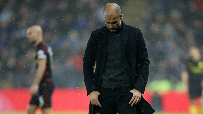 Ở thời điểm này, Man City đang như một mớ bòng bong trong tay Pep