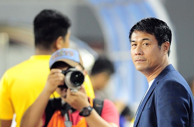 HLV Hữu Thắng còn nhiều hạn chế, nhưng thay ông lúc này là không thể đối với VFF. Ảnh: Quốc Bảo.