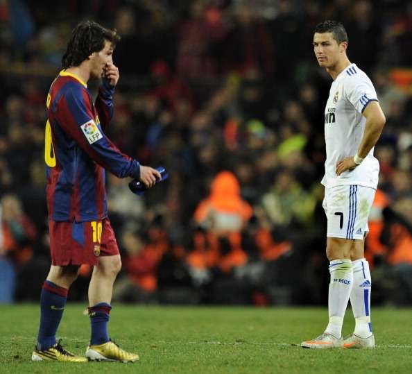 Cuộc chiến giữa họ trở nên nóng hơn khi Cristiano Ronaldo chuyển đến Real Madrid hè 2009. Ở La Liga, đội bóng Hoàng gia Tây Ban Nha cũng là đại kình địch của Barca. Trận đấu giữa hai đội được gọi là siêu kinh điển.