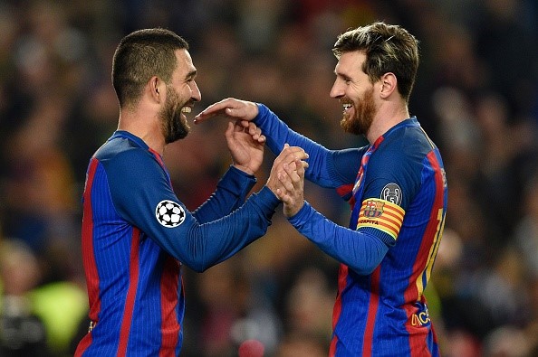 Cầu thủ chọc thủng lưới tất cả các đội bóng tại La Liga: Năm vừa qua, Messi trở thành ngôi sao đầu tiên ghi bàn vào lưới tất cả 19 đối thủ của Barcelona tại giải vô địch quốc gia Tây Ban Nha.