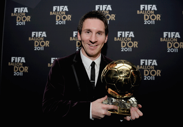 Cầu thủ trẻ nhất giành 3 Quả bóng vàng: Messi có cho mình danh hiệu Cầu thủ hay nhất thế giới lần thứ ba khi mới chỉ 24 tuổi 6 tháng 17 ngày.