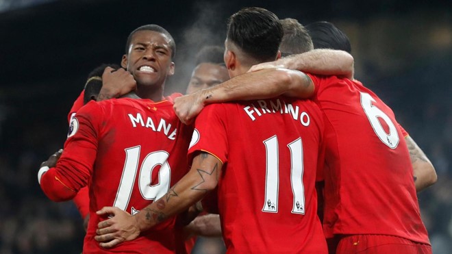 Everton 0-1 Liverpool: Các cầu thủ Liverpool ăn mừng bàn thắng của Sadio Mane.