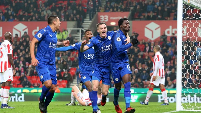 Stoke City 2-2 Leicester City: Những con số đáng buồn của nhà vô địch Leicester trên bảng điện tử sau khi hiệp 1 kết thúc.