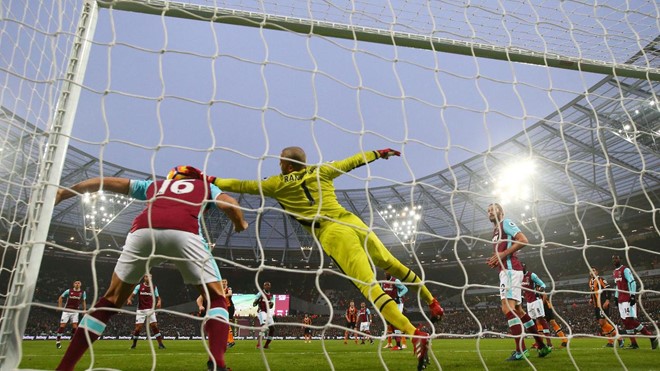 West Ham 1-0 Hull: Sải tay dài của Darren Randolph đã cứu nguy cho West Ham khỏi một bàn thua trông thấy.