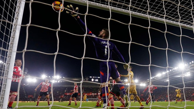 Southampton 1-4 Tottenham Hotspur: Harry Kane đưa Spurs vươn lên dẫn trước bằng pha đánh đầu ở phút 52.