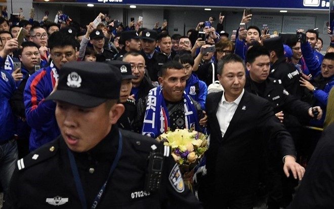 Tevez đã có mặt ở Trung Quốc vào chiều tối qua (19/1).