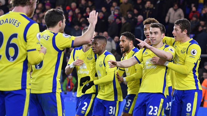 Crystal Palace 0-1 Everton: Đây là lần đầu tiên Everton có ba trận thắng liên tiếp mà không để lọt lưới bàn nào kể từ tháng 1 năm 2010 dưới thời David Moyes.