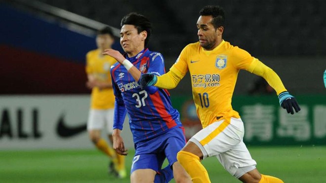 13. Alex Teixeira: Từng được hàng loạt CLB lớn tại châu Âu theo đuổi, thậm chí suýt gia nhập Liverpool nhưng cầu thủ chạy cánh người Brazil bất ngờ lật kèo để chuyển sang Trung Quốc thi đấu trong màu áo Jiangsu Suning năm 2016.