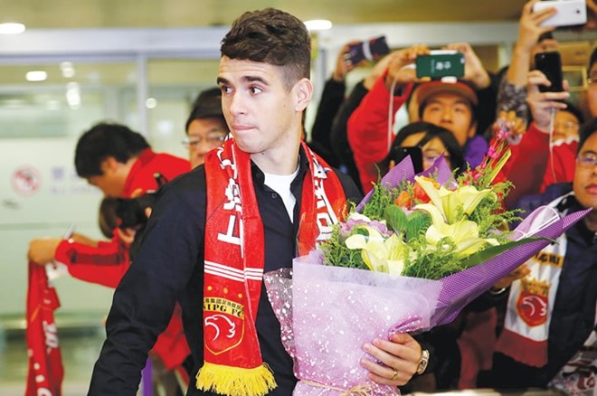 18. Oscar: Mới 25 tuổi, đứng trước cơ hội khoác áo nhà đương kim vô địch Serie A Juventus nhưng Oscar đã từ chối để chuyển sang Trung Quốc khoác áo Shanghai SIPG trong kỳ chuyển nhượng mùa đông năm nay.