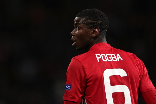 Bức ảnh chụp trong trận MU vs Zorya Luhansk hôm 29/9 ở vòng bảng Europa League. Pogba vẫn giữ hình cánh chim nhưng chuyển màu tóc sang đen. Ảnh: Getty Images.