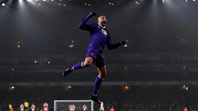 Arsenal 1-2 Watford: Thủ thành Heurelho Gomes ăn mừng bàn thắng của Troy Deeney.