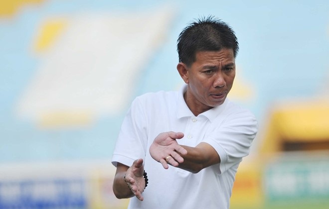 HLV Hoàng Anh Tuấn được coi là có chuyên môn tốt, nhưng cũng chưa bao giờ giỏi cầm một đội bóng tấn công. Ảnh: Quốc Bảo.