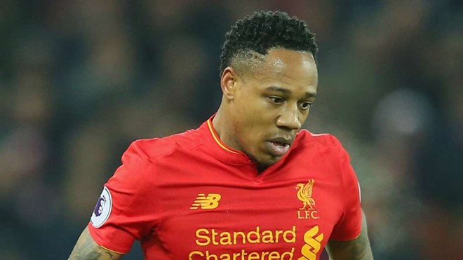 Hậu vệ Nathaniel Clyne (Hull City 2-0 Liverpool): Anh không hoàn thành nhiệm vụ ở cả khâu tấn công lẫn phòng ngự khiến Liverpool phải chịu thất bại sốc trước đội bóng "cầm đèn đỏ" Hull City.