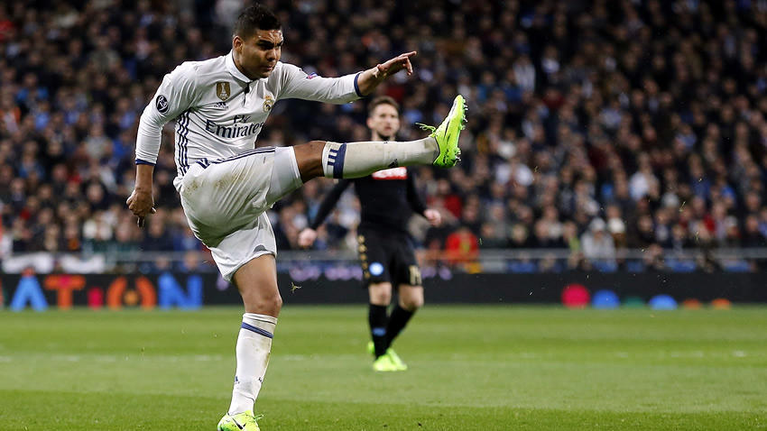 Casemiro ấn định màn lội ngược dòng ngoạn mục bằng cú vô-lê tuyệt đẹp.