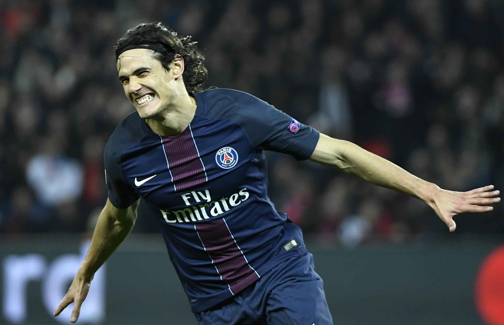 6. Edinson Cavani (21 bàn thắng - Napoli, PSG): Không ít lần bị chỉ trích vì bỏ lỡ những cơ hội ngon ăn nhưng Edinson Cavani lại hiếm khi để vuột cơ hội ở các tình huống dứt điểm bằng đầu. Ảnh: Getty Images.