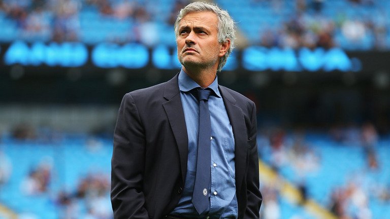 Trước đó, chỉ 7 tháng sau khi cùng Chelsea đăng quang, Mourinho mất việc.