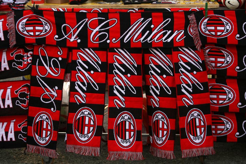 AC Milan sắp được chuyển giao sang nhà đầu tư đến từ Trung Quốc. Ảnh: The Sun.
