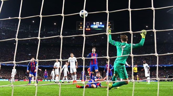 Sergi Roberto với bàn thắng giúp Barca hạ PSG 6-1. Ảnh: Reuters.