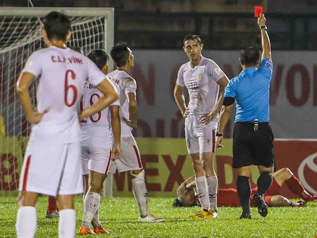 Dyachenko trở thành ngoại binh mới nhất bị hất ra đường.
