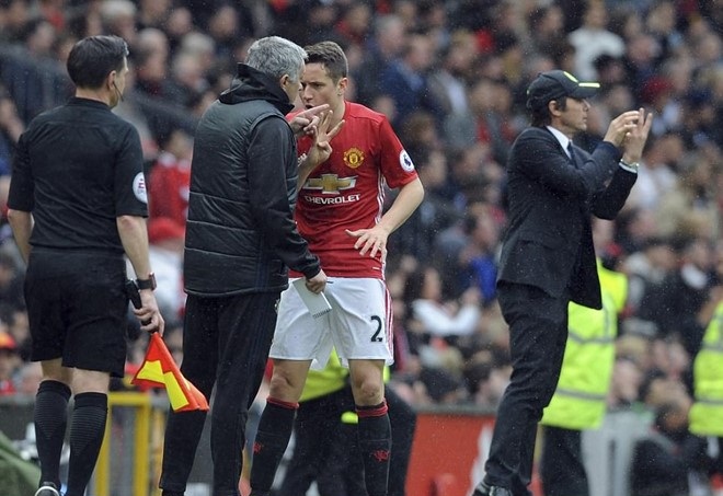 Mourinho và Herrera, trung tâm của kế hoạch đặc biệt chống Chelsea. Ảnh: Getty Images.