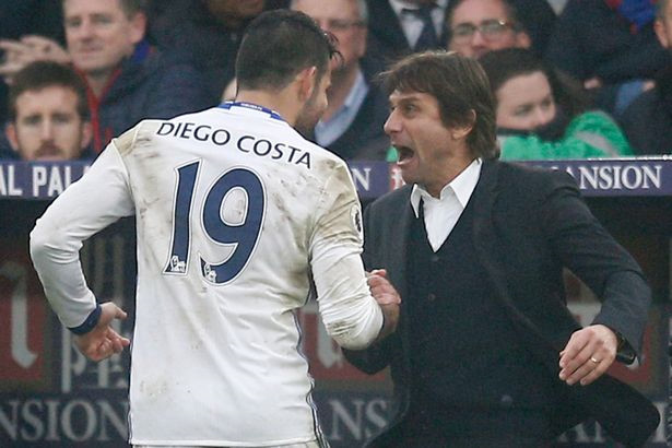 Antonio Conte lại làm lành với Costa: Mối quan hệ giữa Diego Costa và Antonio Conte đã nảy sinh những mâu thuẫn từ đầu nă 2017, khi tiền đạo người Tây Ban Nha bi cách ly khỏi đội một. Tuy nhiên vì tính chất quan trọng của cuộc đua đến ngôi vô địch, HLV Conte đã chấp nhận để Costa trở lại thi đấu. Khi mùa giải kết thúc, Conte đã ngay lập tức nhắn tin sa thải Costa để dọn đường đón một tiền đạo mới. Tuy nhiên trong hoàn cảnh ứng viên số một Romelu Lukaku chuẩn bị đầu quân cho Man Utd, Costa cũng chưa có CLB nào hỏi mua, liệu chiến lược gia người Italy có nghĩ lại và trao thêm cho cậu học trò người Tây Ban Nha một cơ hội nữa?