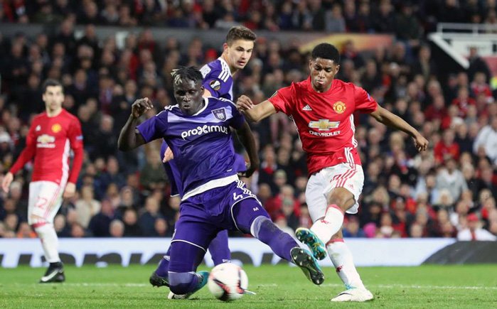 Rashford sút tung lưới Anderlecht ở hiệp phụ.