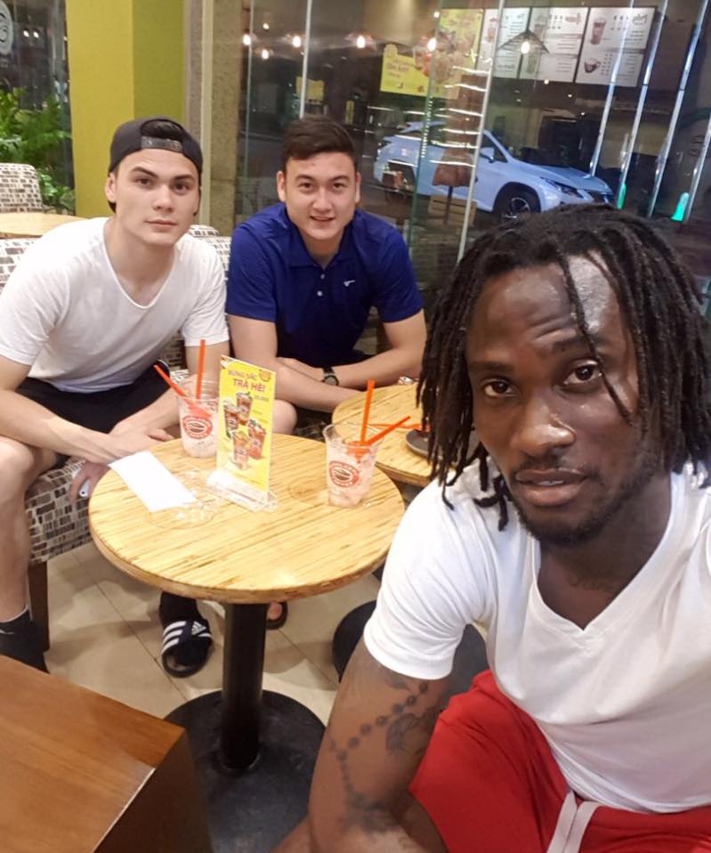 - Bóng Đá