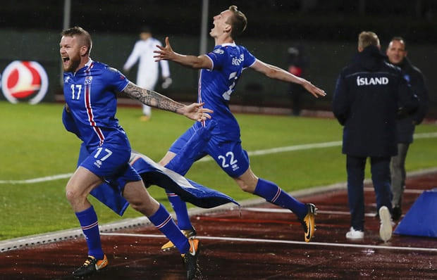 Iceland ăn mừng chiến tích dự World Cup. Ảnh: Getty.
