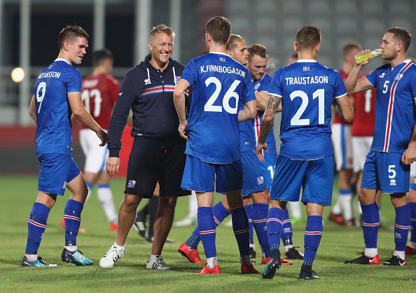 Iceland lựa chọn miền đất ấm áp Qatar (30 độ C) để thi đấu giao hữu với CH Czech. Ảnh: Getty.