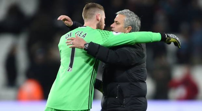 Mourinho lên tiếng, Real sẽ thôi mộng tưởng về De Gea? - Bóng Đá